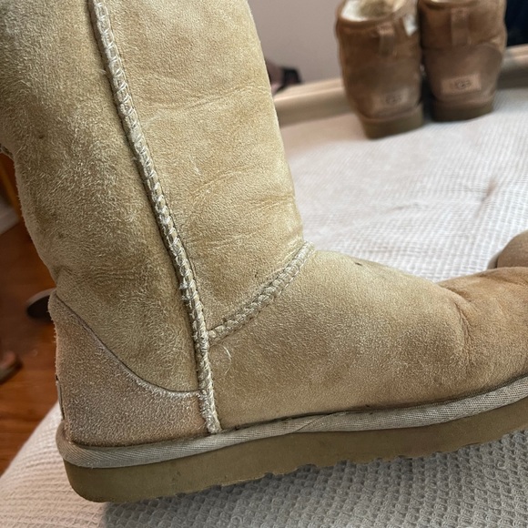 UGG Women’s Classic Short Boot Sand - Picture 7 of 10